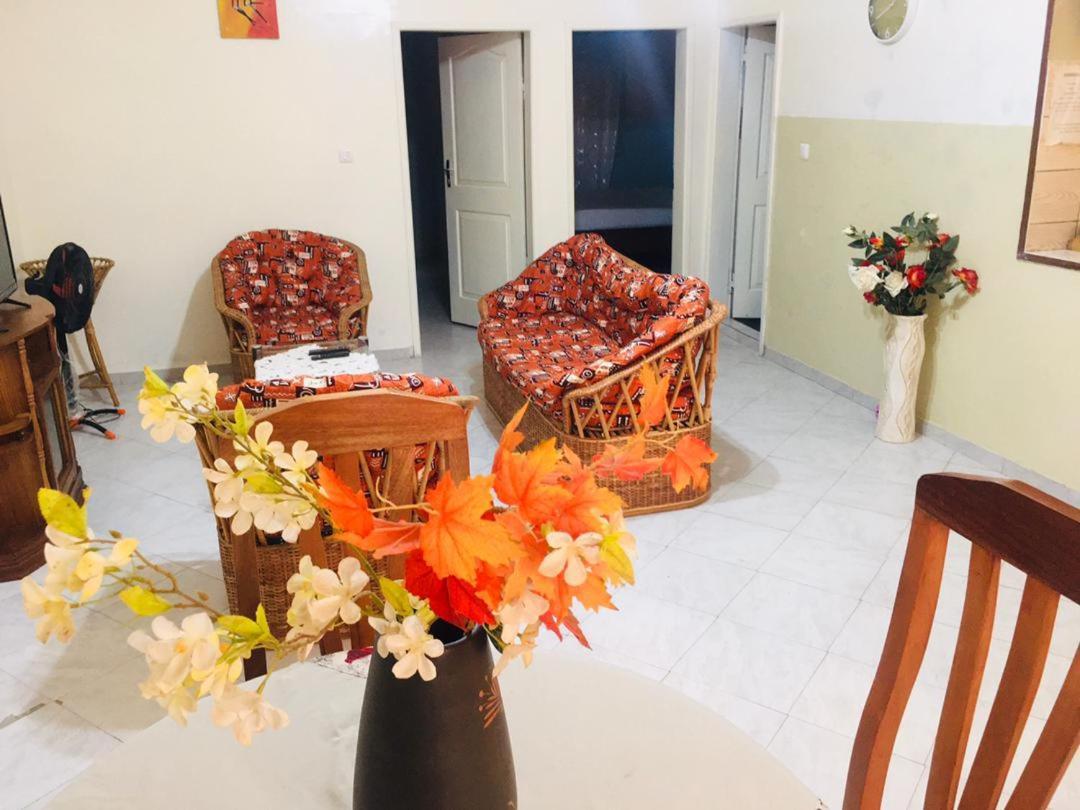 Residence Sh Yaoundé Buitenkant foto